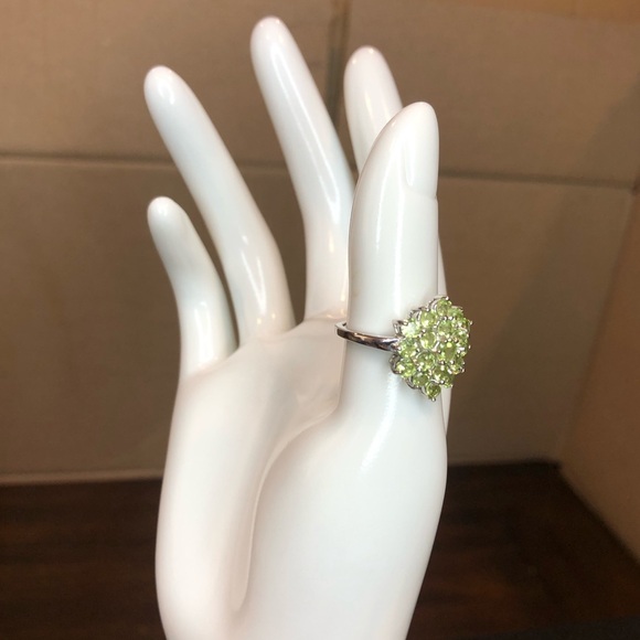 Peridot Cluster Ring Sterling Silver Single Band Ring Sz 6-3/4 - Picture 6 of 17
